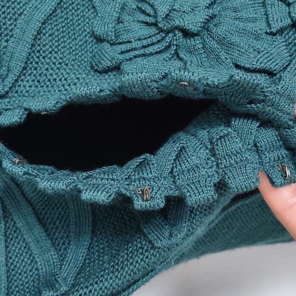 Charlie & Robin Size Small 100% Wool Green Floral Crochet Hook Loop Sweater - Picture 4 of 16